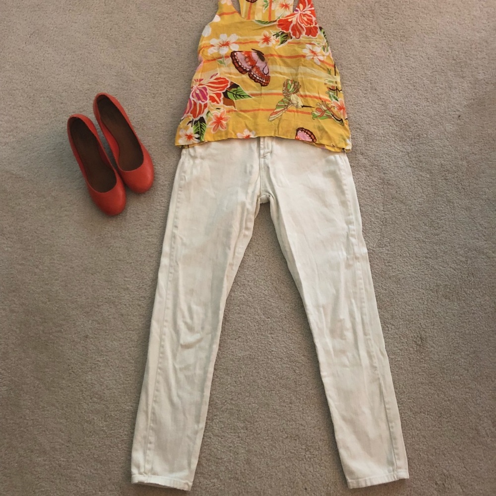 Capri - light yellow